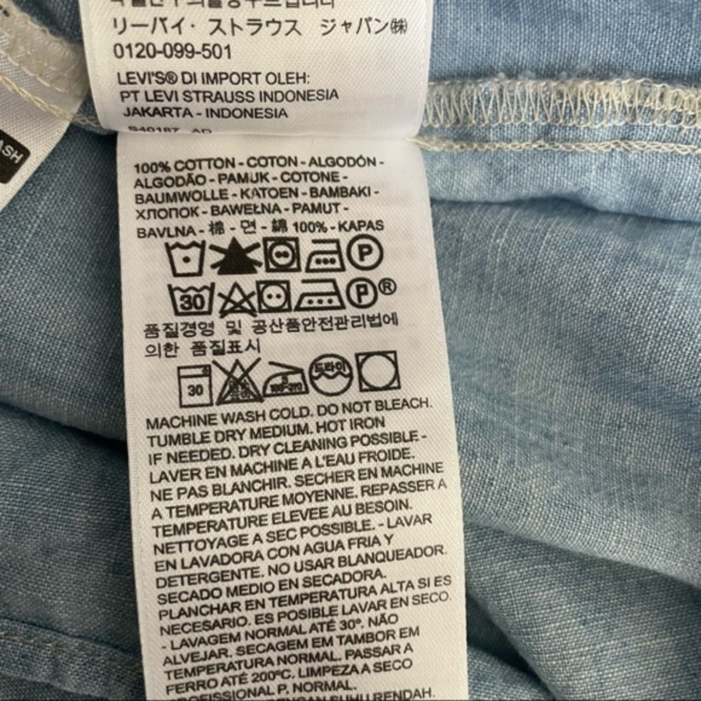 Levi’s Chambray Denim Blue Button Down Top Size L… - image 8
